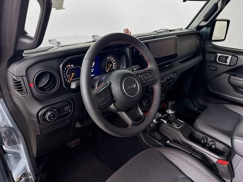 Used 2024 Jeep Gladiator Rubicon w/ Convenience Group AWD/4WD image 13