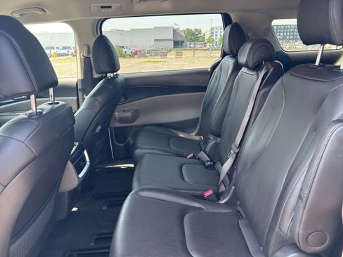 Used 2026 Kia Carnival FWD image 24