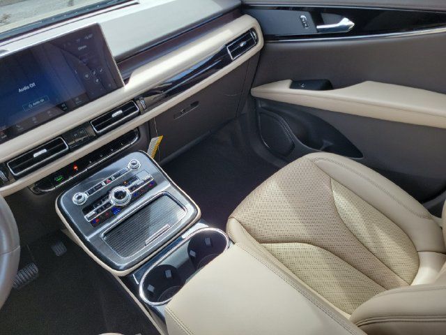 Used 2023 Lincoln Nautilus Reserve AWD/4WD image 28