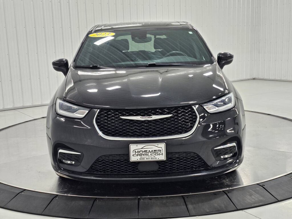 Used 2023 Chrysler Pacifica Touring FWD image 8
