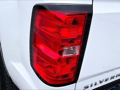 Used 2018 Chevrolet Silverado 1500 LT w/ LT Convenience Package image 22