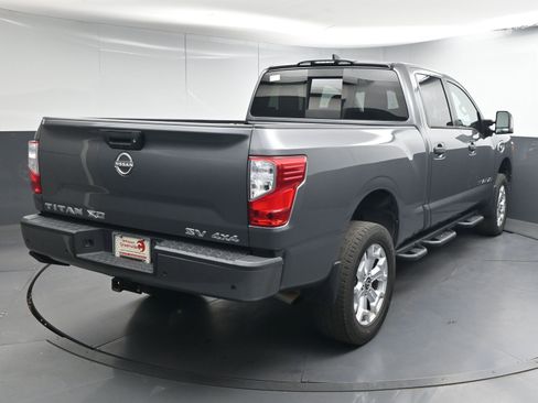 Used 2023 Nissan Titan SV w/ SV Convenience Package image 8