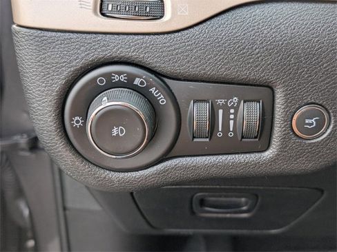 Used 2018 Jeep Cherokee Limited w/ Luxury Group image 31