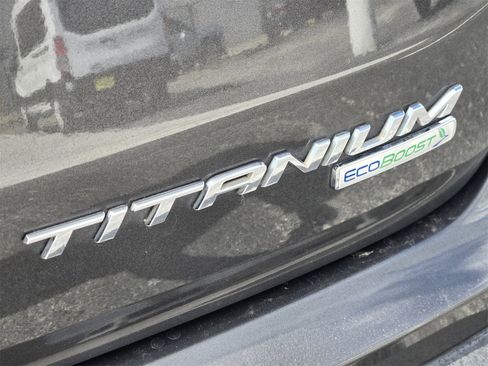 Used 2020 Ford Edge Titanium image 11