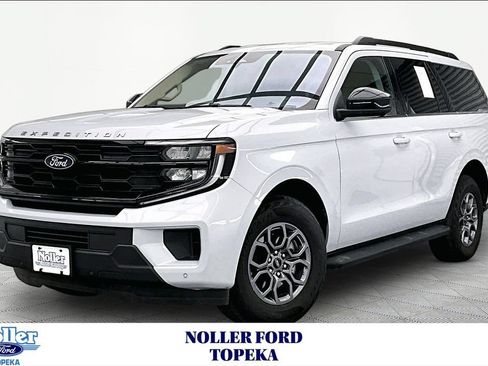 Certified 2025 Ford Expedition Active AWD/4WD image 1