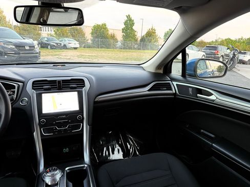 Used 2020 Ford Fusion SE image 24