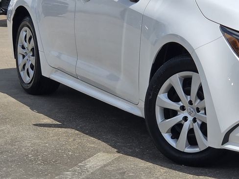 Used 2025 Toyota Corolla LE FWD image 12