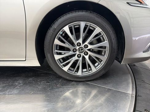 Used 2020 Lexus ES 350 w/ Premium Package image 10