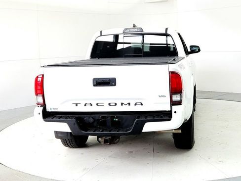 Used 2018 Toyota Tacoma TRD Sport w/ Technology Package AWD/4WD image 5