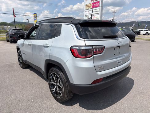 Used 2025 Jeep Compass Limited AWD/4WD image 8