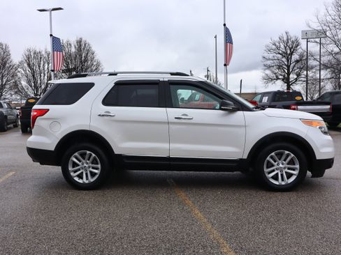 Used 2015 Ford Explorer XLT AWD/4WD image 6