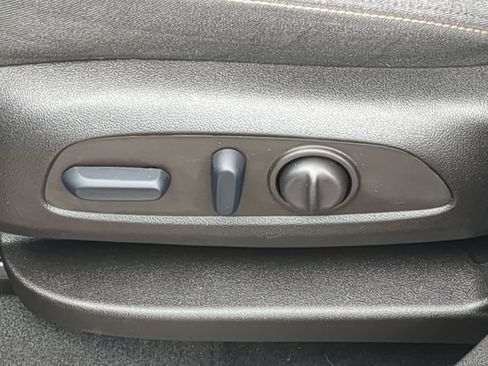 Used 2023 Chevrolet Equinox LT AWD/4WD image 17