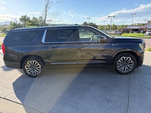 Used 2023 GMC Yukon XL Denali Ultimate AWD/4WD image 9