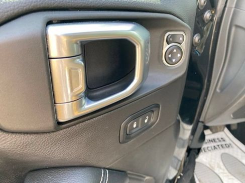 Used 2022 Jeep Wrangler Unlimited Sahara AWD/4WD image 22