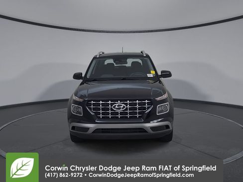 Used 2025 Hyundai Venue SEL FWD image 5