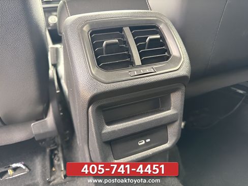 Used 2024 Volkswagen Taos SE FWD image 18