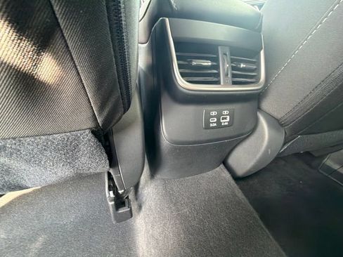 Used 2025 Subaru Outback Premium AWD/4WD image 12