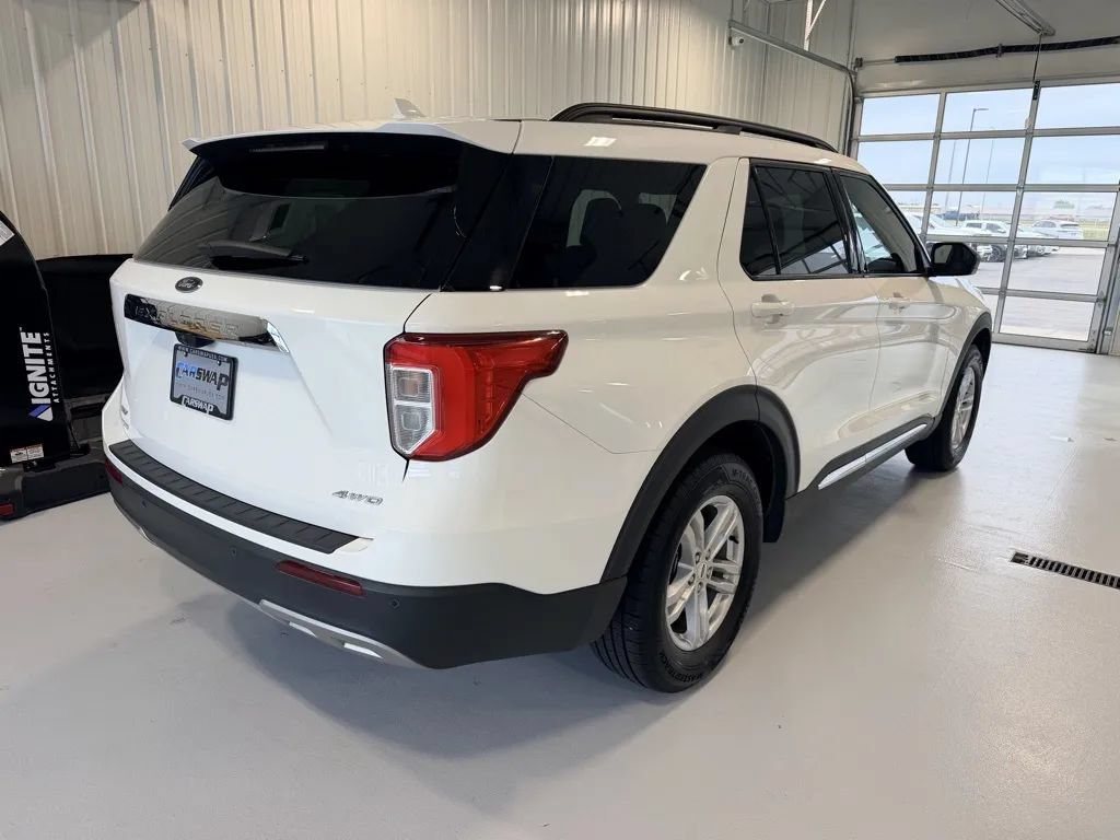 Used 2024 Ford Explorer XLT w/ Equipment Group 202A AWD/4WD image 3