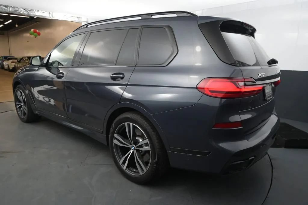 Used 2021 BMW X7 xDrive40i w/ M Sport Package AWD/4WD image 3