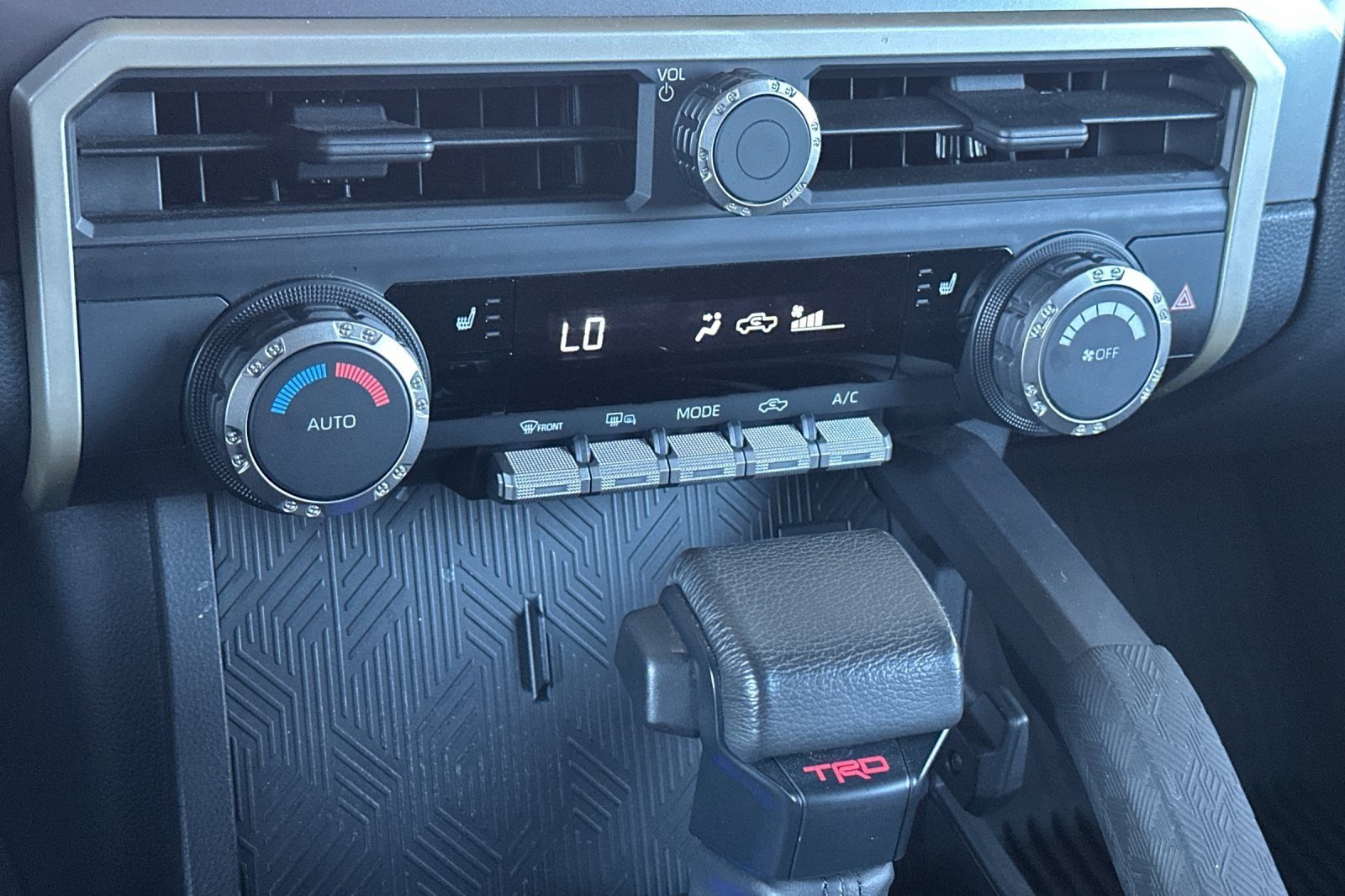 Certified 2025 Toyota Tacoma TRD Off-Road AWD/4WD image 18