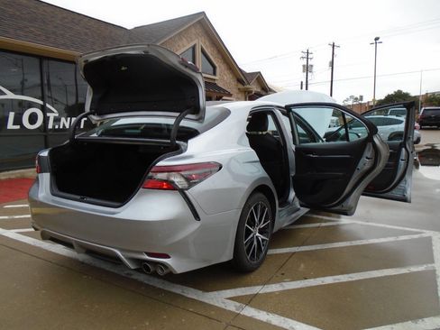 Used 2024 Toyota Camry SE image 22