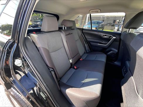 Used 2025 Toyota RAV4 XLE AWD/4WD image 31