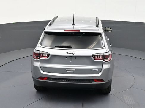 Used 2022 Jeep Compass Latitude FWD image 16