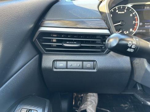 Used 2024 Nissan Altima 2.5 SV image 24