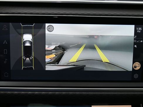 Used 2023 Land Rover Range Rover Velar R-Dynamic S image 15