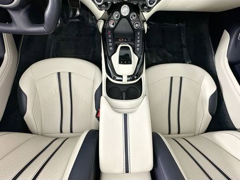 Used 2022 Aston Martin V8 Vantage Roadster RWD image 26