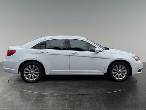Used 2014 Chrysler 200 Touring FWD image 10