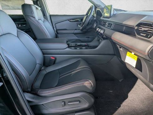 Certified 2025 Honda Pilot TrailSport image 16