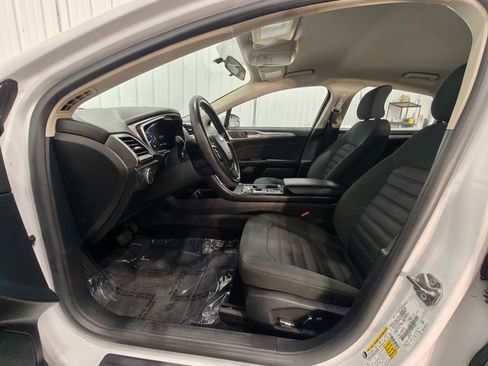Used 2017 Ford Fusion SE w/ Fusion SE Technology Package FWD image 25