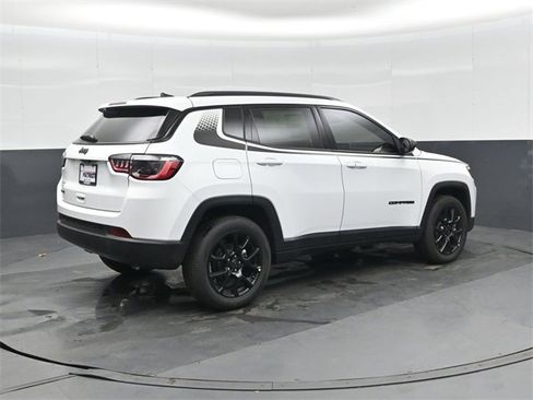 New 2026 Jeep Compass Latitude image 3