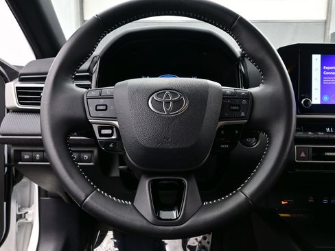 Used 2025 Toyota Camry SE image 23