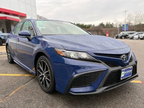 Used 2024 Toyota Camry SE image 11