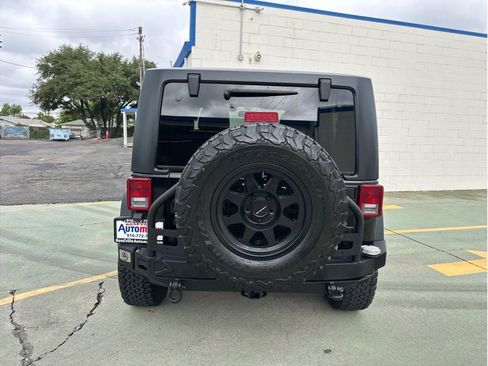 Used 2017 Jeep Wrangler Rubicon w/ Power Convenience Group AWD/4WD image 6