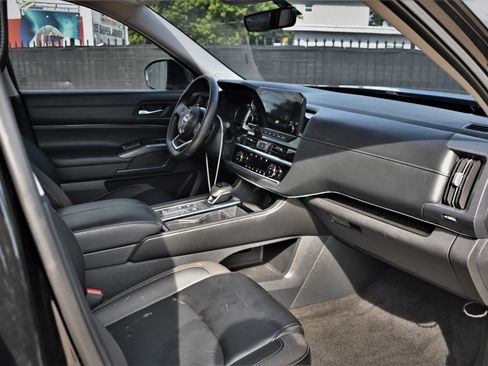 Used 2024 Nissan Pathfinder SL w/ SL Premium Package FWD image 13