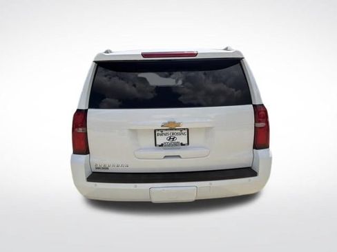 Used 2016 Chevrolet Suburban LT w/ Luxury Package RWD image 4