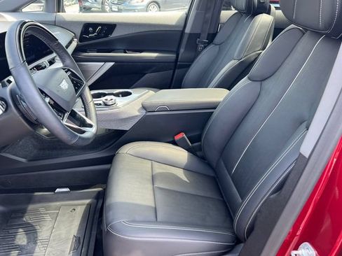 Certified 2025 Cadillac Optiq Sport 2 w/ LPO, Floor Liner Package AWD/4WD image 9