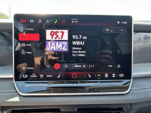 Used 2025 Volkswagen Tiguan SE w/ Panoramic Sunroof Package AWD/4WD image 15