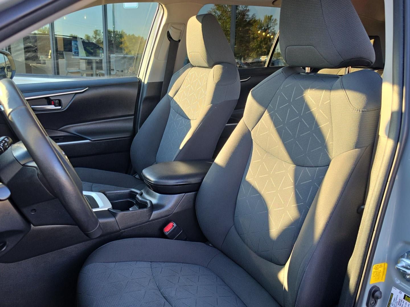 Used 2020 Toyota RAV4 XLE w/ Convenience Package AWD/4WD image 20
