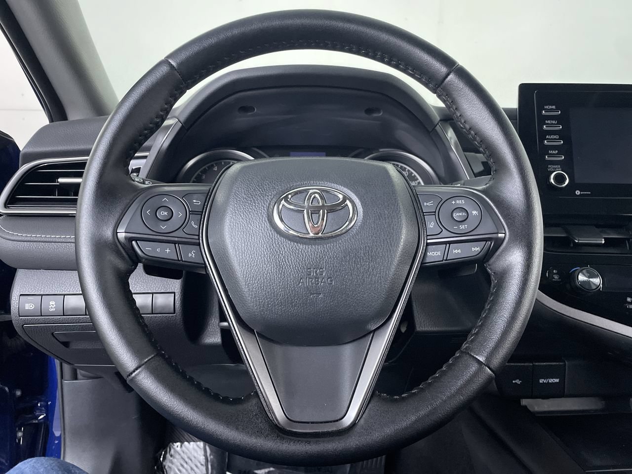 Used 2023 Toyota Camry SE FWD image 14