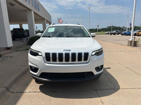 Used 2019 Jeep Cherokee Latitude Plus w/ Comfort/Convenience Group AWD/4WD image 12