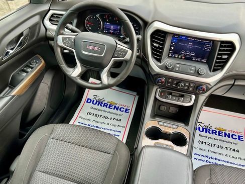 Used 2022 GMC Acadia SLE image 16