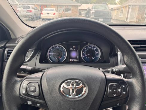 Used 2017 Toyota Camry LE FWD image 13