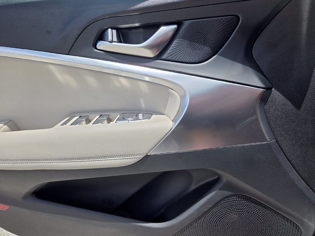 Used 2025 Genesis G70 2.5T RWD image 20