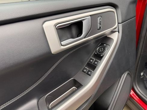 Used 2022 Ford Explorer XLT w/ Equipment Group 202A image 11