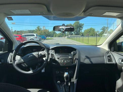 Used 2016 Ford Focus SE w/ Reverse Sensing Package FWD image 9