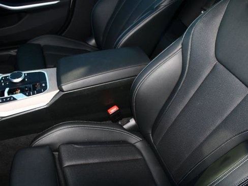 Used 2025 BMW 330i xDrive Sedan image 5